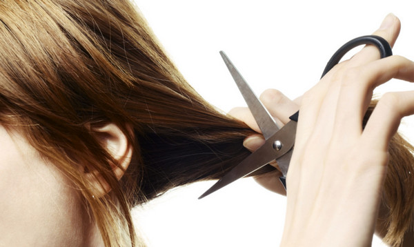 Hãy mạnh dạn cắt phần tóc hư tổn
