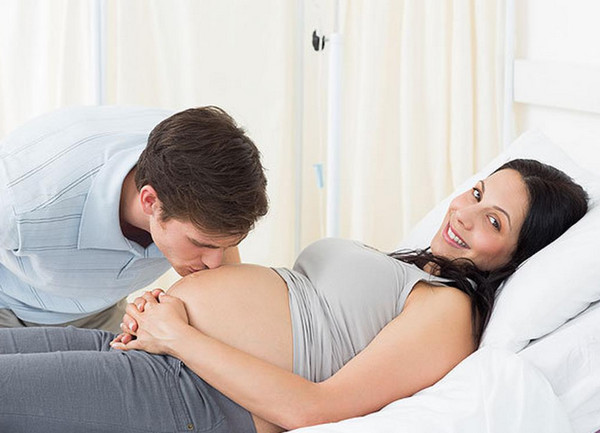 Bàn về chuyện "yêu" khi mang thai: nên hay không nên?