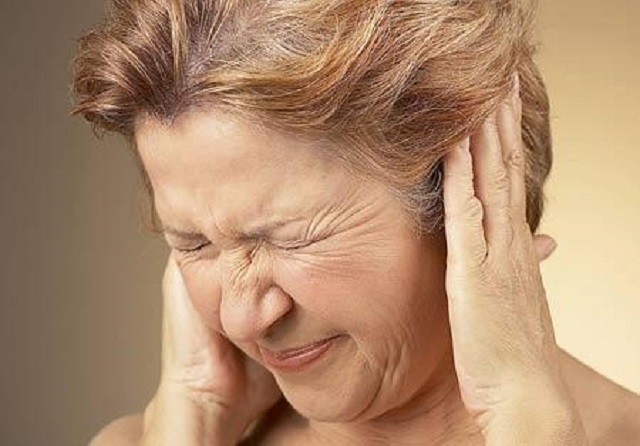 Rối loạn tiền đình gây ù tai, giảm thính lực