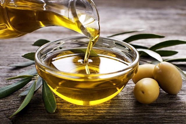 Dầu olive nuôi dưỡng làn da khỏe mạnh