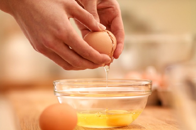 Lòng trắng trứng gà tiềm ẩn nhiều nguy cơ gây hại làn da